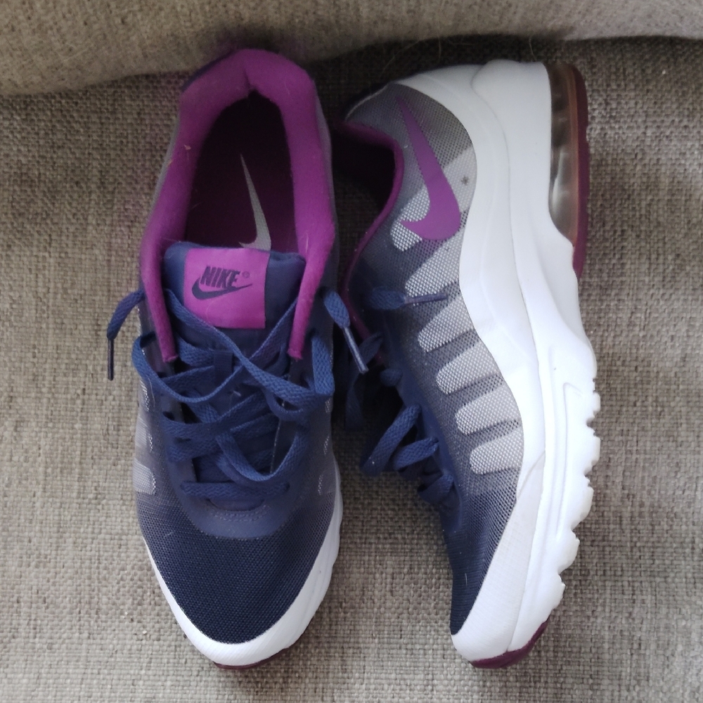 Nike Women's Navy and Purple Athletic Shoes